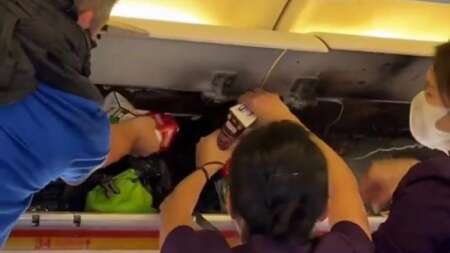 τρόμος-στον-αέρα-φωτιά-σε-καμπίνα-212490