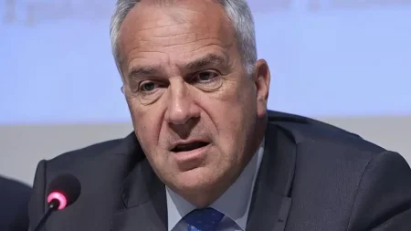 βορίδης-ακούμε-με-παρά-πολλή-προσοχή-209793