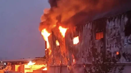 μεγάλη-φωτιά-σε-εργοστάσιο-112-για-τους-211398