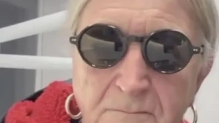 πασίγνωστος-έλληνας-βγήκε-φωτογραφί-213204