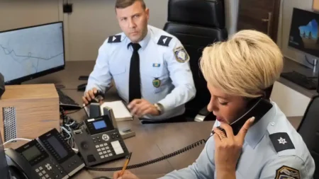 πώς-μια-γυναίκα-σε-κίνδυνο-ζητάει-βοήθ-211231