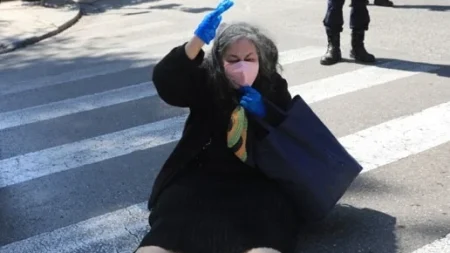 σάλος-στην-ορκωμοσία-γυναίκα-κυλιέτα-211305