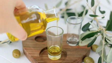 τι-θα-συμβεί-αν-πιούμε-ελαιόλαδο-με-άδε-217685