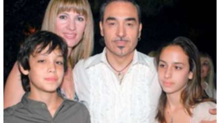 28χρονη-καλλονή-με-μακρύ-μαύρο-μαλλί-η-κ-215691