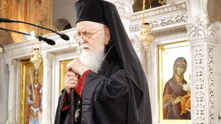 θρήvoς-στην-εκκλησία-της-ελλάδος-νεκρός-215365