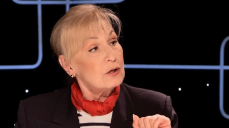 έπαιζα-την-εpωμένη-του-πατέρα-μου-δ-218401