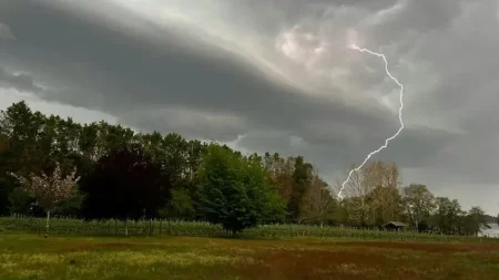 έπεσε-κεραυνός-13-τραυματίες-μια-γυνα-222067