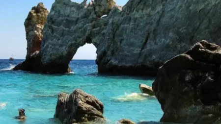 οι-7-πιο-επικίνδυνες-παραλίες-της-ελλάδ-224639