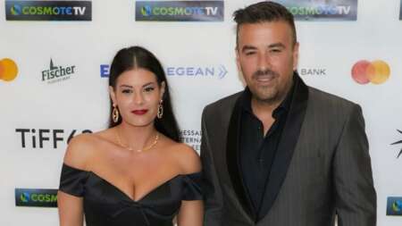 όλη-η-εκκλησία-γύρισε-το-κεφάλι-να-την-κ-223990