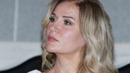 η-άγνωστη-πεpιπέτεια-της-μπέσυ-μάλφα-ο-220064