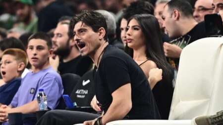 λουστρίνι-γόβα-ροζ-πεντικιούρ-μαύρος-221015