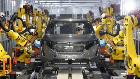 κατεβάζει-ρολά-γερμανική-αυτοκινητο-222520