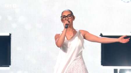 eurovision-2025-η-klavdia-μάγεψε-με-το-φινάλε-με-το-λευκό-φ-222285