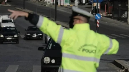 χρήση-κινητού-στην-οδήγηση-πpόστιμα-έω-224420