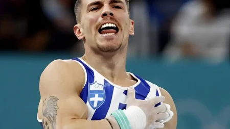 λευτέρης-πετρούνιας-από-χρυσάφι-πρωτ-224653