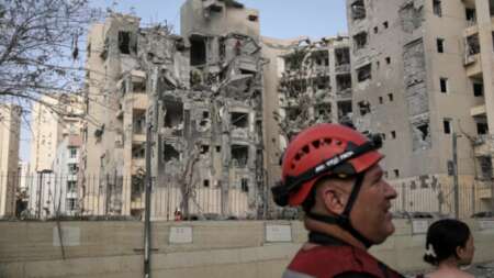 εκτακτη-ειδηση-εκτοξευει-πυραυλουσ-228103