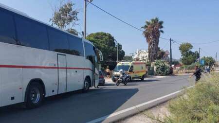 εκτακτο-τωρα-σχολικο-πουλμαν-γεματο-226308