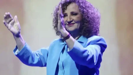 έντονα-ενοχλημένη-από-τις-φωτογραφίε-227493