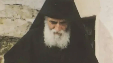 κεραμίδα-από-προφητεία-του-αγίου-πα-228353