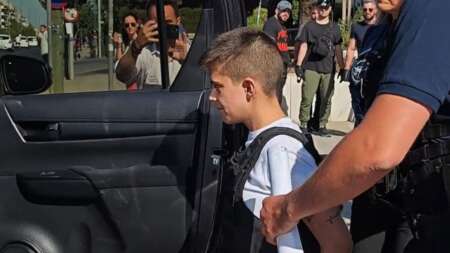 ο-αποτροπιασμός-στο-βλέμμα-της-αστυνο-230195