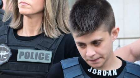 εφτασε-στην-πατρα-η-ειρηνη-μουρτζουκο-230733