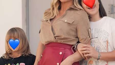 με-φαρδιά-ρούχα-ξυρισμένα-μαλλιά-και-μ-231061