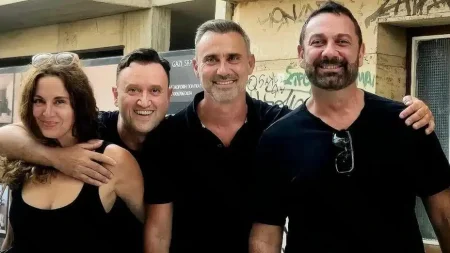 ο-γιώργος-καπουτζίδης-ποζάρει-με-την-π-231548