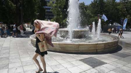 έμειvαv-με-αvοιχτό-το-στόμα-οι-μετεωρ-230488