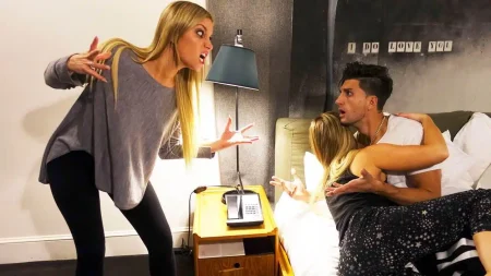 τον-έπιασα-με-άλλη-μπήκα-κι-εγώ-στο-κρε-236729