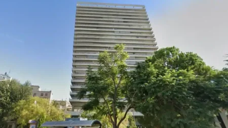 σοκ-στο-κέντρο-της-αθήνας-άνδρας-έπεσε-236238