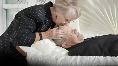 συνέπειες-του-να-φιλήσετε-έναν-νεκρό-ά-234223