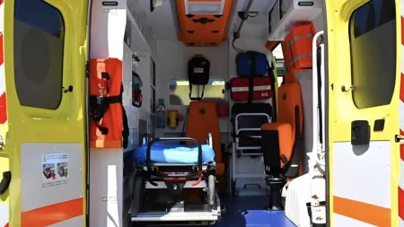 ελλάδα2025-άνοιξε-η-πόρτα-ασθενοφόρου-ε-236887