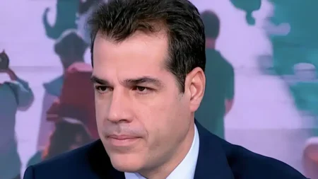 θάνος-πλεύρης-το-μνημείο-του-αγνώστο-236061