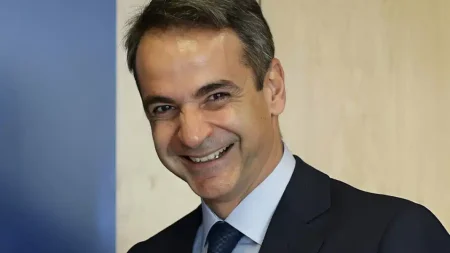 τρελάθηκε-ο-μητσοτάκης-μοιράζει-800-00-236302