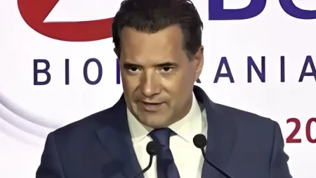 άδωνις-έβαλα-μαλλιά-έκανα-μπότοξ-βάζ-236444