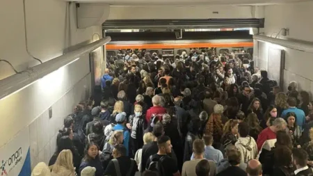 βούλιαξε-από-κόσμο-το-μετρό-στο-σύντ-236924