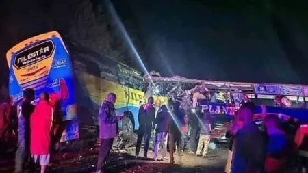 tpaγωδia-τωρα-metωπikh-σyγkpoyσh-2-γεματων-λεωφορειων-237413