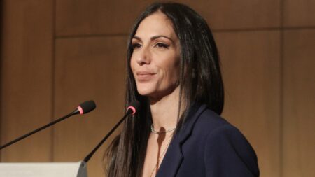 η-ανθή-χαμογέλαγε-και-ήταν-η-πρώτη-ε-250465