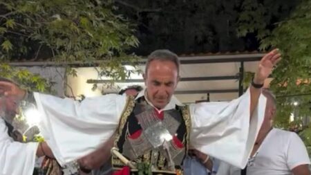 ο-νίκος-αλιάγας-χόρεψε-με-φουστανέλα-σ-247451
