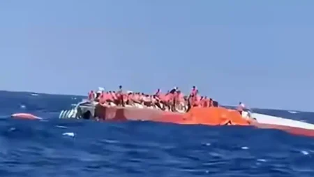 εκτακτο-βυθίστηκε-πλοιο-με-279-επιβαίν-251538