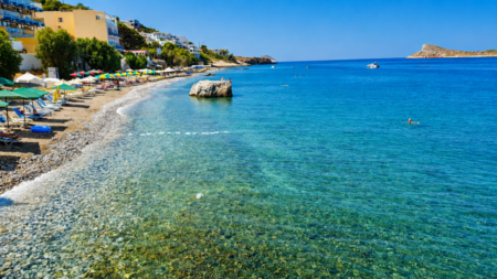ξέχασε-τις-ξαπλώστρες-των-50-ευρώ-το-νησ-247959
