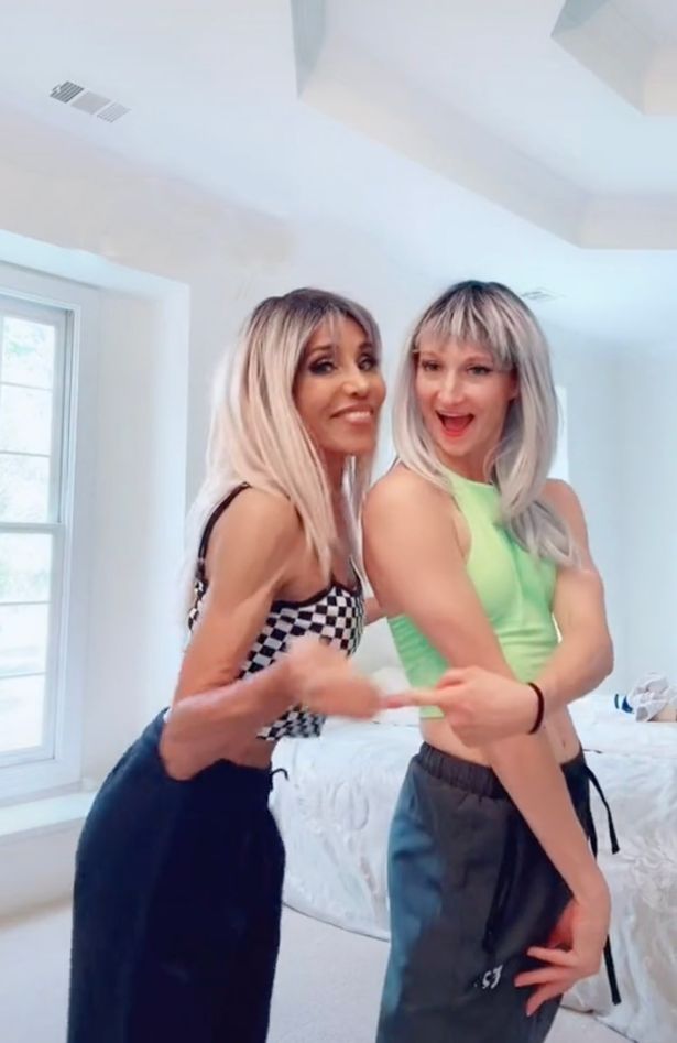72χρόνη influencer <a href=