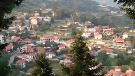 το-ελληνικό-χωριό-που-αντιστέκεται-στ-239805