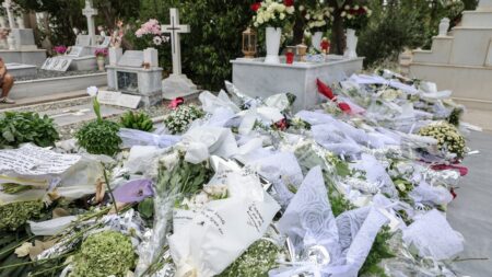 όλοι-κοιτούσαν-τα-παπούτσια-του-σε-κατ-260177