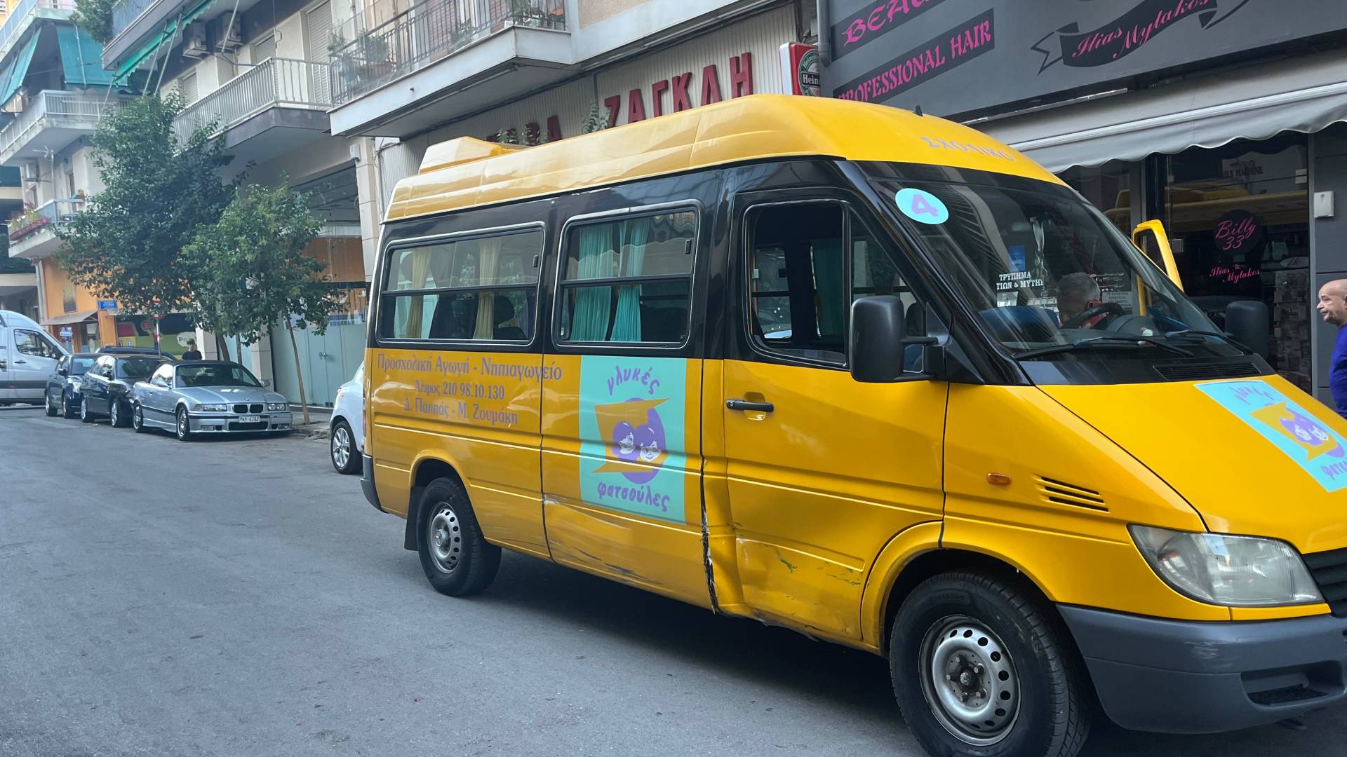 Σχολικό λεωφορείο συγκρούστηκε με ΙΧ