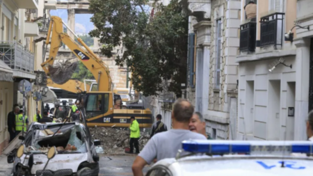 σοκ-στην-πλάκα-η-λάμπα-του-μπάνιου-στον-262363