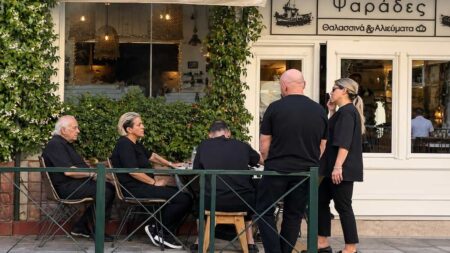 σε-ψαροταβέρνα-η-οικογένεια-μαζωνάκη-259789