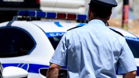 σύνταγμα-συναγερμός-για-ύποπτο-αντικ-253127