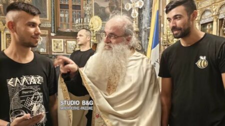 δύο-νεαροί-έλληνες-μουσουλμάνοι-από-τ-256424