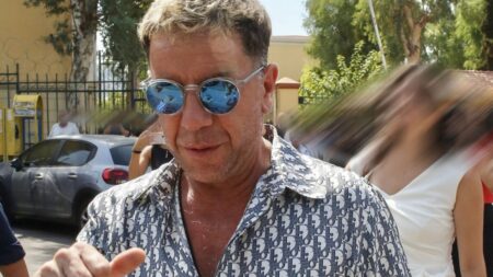 ψέλλισε-αυτή-τη-λέξη-και-έσβησε-τι-φώνα-265494
